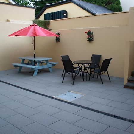 Luxury Townhouse -Free Private Parking- 2 Bedrooms Both En-Suite -Sleeps 5 - Fully Equipped Kitchen, Dining Room- Living Room With Tv Dvd Outside Courtyard With Seating - Fast Wi-Fi- 2-Minute Walk To Town Centre Кілларні Екстер'єр фото